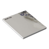 グレーのハイライトのあるラベンダーの茎 ノートパッド (アングル)