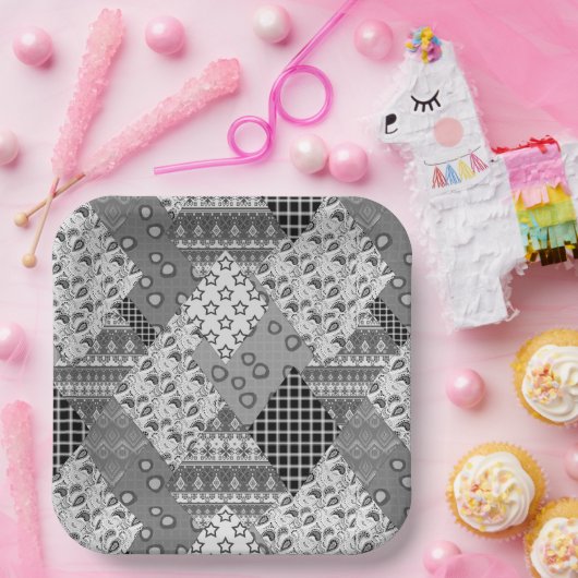 グレーのパッチワークパッチワークパターン ペーパープレート (パーティー)