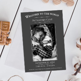 グレーのミニマル写真誕生のお知らせ 案内状