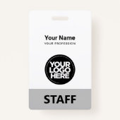 グレーのミニマル従業員名ビジネスロゴのスタッフラベル バッジ (正面)
