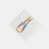 グレーのリネンの背景を持つピーター スタンダードカクテルナプキン (角)