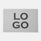 グレーの会社またはカスタムビジネスのロゴ ドアマット (正面)