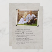 グレーの古いフォトアルバムページの結婚式招待状 招待状 (正面/裏面)