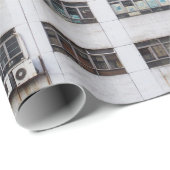 グレーの多階建て建物と赤東洋文字 ラッピングペーパー (ロールコーナー)