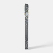 グレーの大理石×ゴールドラメのモノグラム iPhone 15ケース (左側面)