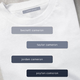 グレーの子供がアイロンを衣類に付ける ラベル