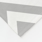 グレーの山形模様 フリースブランケット (角)