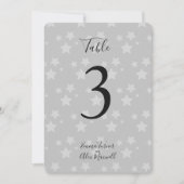 グレーの星の背景 | テーブル番号カード 招待状 (正面)