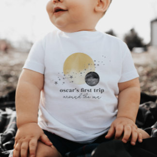 グレーの最初ののまわりに旅ザ・サン トドラーTシャツ