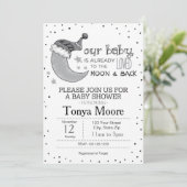 グレーの月とバックのベイビーシャワーの招待状 招待状 (スタンド正面)