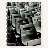 グレーの椅子 ノートブック (正面)