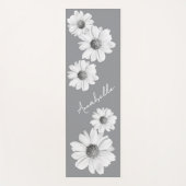 グレーの美しい白のデイジーとあなたの名前 ヨガマット (正面)