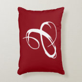 グレーの背中を持つ赤い「C」枕 アクセントクッション (正面(垂直))