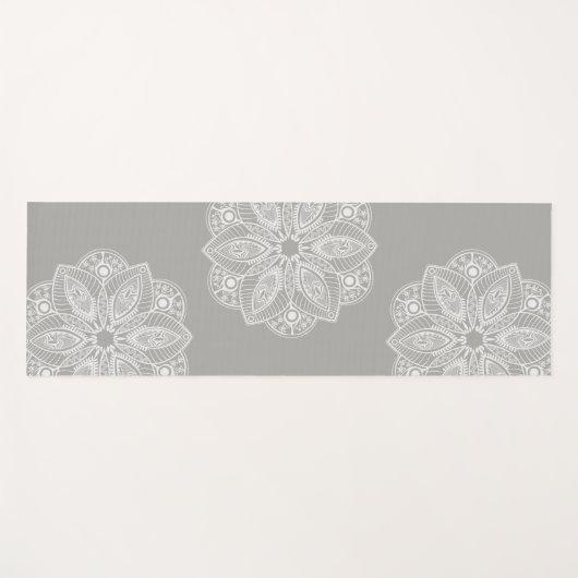 グレーの背景にエキゾチックな白の曼荼羅 ヨガマット (正面(横))