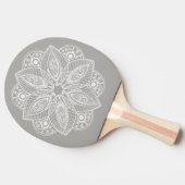 グレーの背景にエキゾチックな白の曼荼羅 卓球ラケット (横)