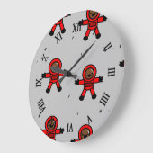 グレーの赤いスーツの宇宙飛行士 ラージ壁時計 (傾斜)