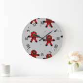 グレーの赤いスーツの宇宙飛行士 ラージ壁時計 (ホーム)