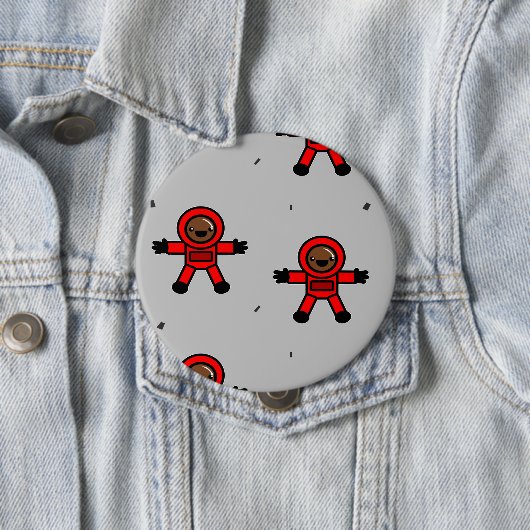 グレーの赤いスーツの宇宙飛行士 缶バッジ (インサイチュ)