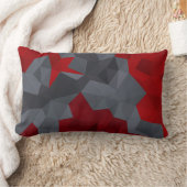 グレーの赤いランダムに配置された三角形。 ランバークッション (ブランケット)
