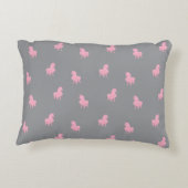 グレーの非表示ピンクのユニコーン アクセントクッション (裏面)