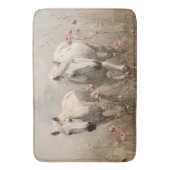 グレーの馬ピンクの花の油絵 バスマット (正面縦)