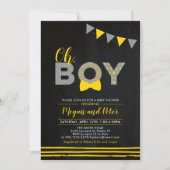 グレーの黄色のチョークボード「オーボーイ」ベイビーシャワー 招待状 (正面)