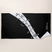 グレーの黒と白の音符スコア ビーチタオル (正面)