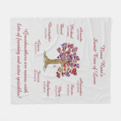 グレーの10の名前と日付に赤いハートの木のおばあちゃん フリースブランケット (正面(横))