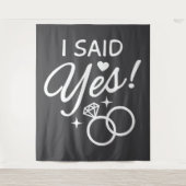 グレーの「イエスと言った」エンゲージメントパーティー タペストリー (正面)