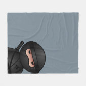 グレーのLittle Ninja Warrior フリースブランケット (正面(横))