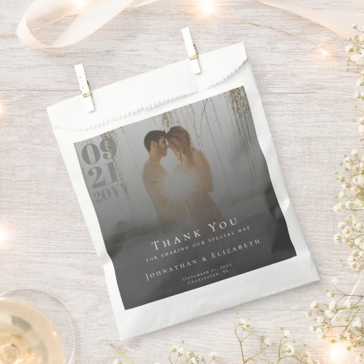 グレーはっきりしたミニマル型結婚写真 フェイバーバッグ (クリップ留めされた状態)