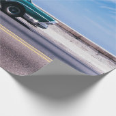 グレーアスファルト道路のグリーンクーペ ラッピングペーパー (角)