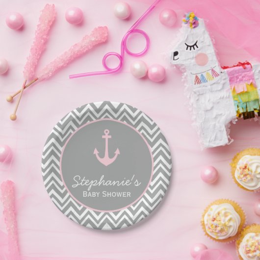 グレーアンドパステルピンクシェブロン航海のベビーシャワー ペーパープレート (パーティー)