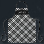 グレーアンドブラックウォッチプレイドホリデパーソナライズされたー エプロン<br><div class="desc">フェスティバルの季節の休日のエプロンは、クラシックグレー、黒と白の時計スコットランドのタータンチェックの格子柄で名前を付けることができる白セリフモノグラム文字パーソナライズされた付き。あなたはの料理クリスマスディナー、ベーキングのホリデークッキー、または料理を行うかどうか、あなたはスタイリッシュこのホリデーシーズンを見る!</div>