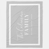 グレーアンドホワイトファームハモダンウスファミリーモノグラム フリースブランケット (正面)