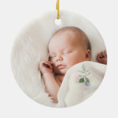 グレーウィンタースノーフレーク初めてのクリスマスキープサケ セラミックオーナメント (裏面)