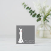 グレーエレガントのホワイトガウン – ミニマスタイリッシュリスト スクエア名刺 (スタンド正面)