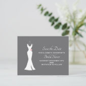 グレーエレガントの白いガウン – スタイリッシュ日付を保存 インビテーションポストカード (スタンド正面)