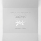 グレーエレガントの白いホリーと書道写真 三つ折りクリスマスカード (内部中)