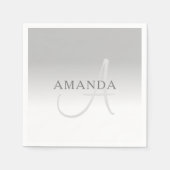 グレーエレガントグラディエントのカスタマイズ可能なモノグラム スタンダードカクテルナプキン (正面)