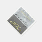 グレーエレガントスクリプトマンハッピー70th誕生日パーティー スタンダードカクテルナプキン (角)