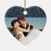 グレーエレガントネイビーフローラ結婚スワール写真の好意 セラミックオーナメント (裏面)