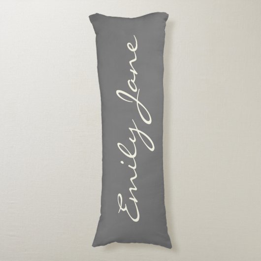グレーエレガント手書きスクリプト名のカスタム ボディピロー (正面縦)