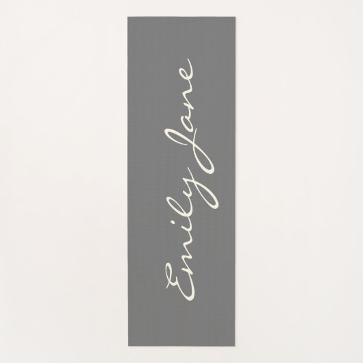 グレーエレガント手書きスクリプト名のカスタム ヨガマット (正面)