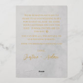 グレーエレガント金ゴールドスクリプトと写真の保存日付 箔招待状 (裏面)