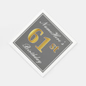 グレーエレガント、フェイク金ゴールド61番目の誕生日、名前をカスタムする スタンダードランチョンナプキン (角)