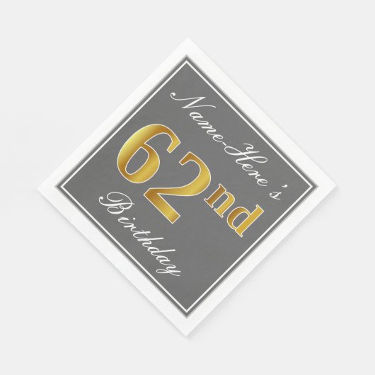 グレーエレガント、フェイク金ゴールド62番目の誕生日、名前をカスタムする スタンダードランチョンナプキン (角)