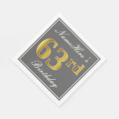 グレーエレガント、フェイク金ゴールド63番目の誕生日、名前をカスタムする スタンダードランチョンナプキン (角)