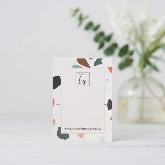 グレーオレンジテラッツォバンドネックレスディスプレイロゴ 名刺 (スタンド正面)