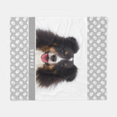 グレーカスタムと名前に白い手を付けたペットの写真 フリースブランケット (正面(横))